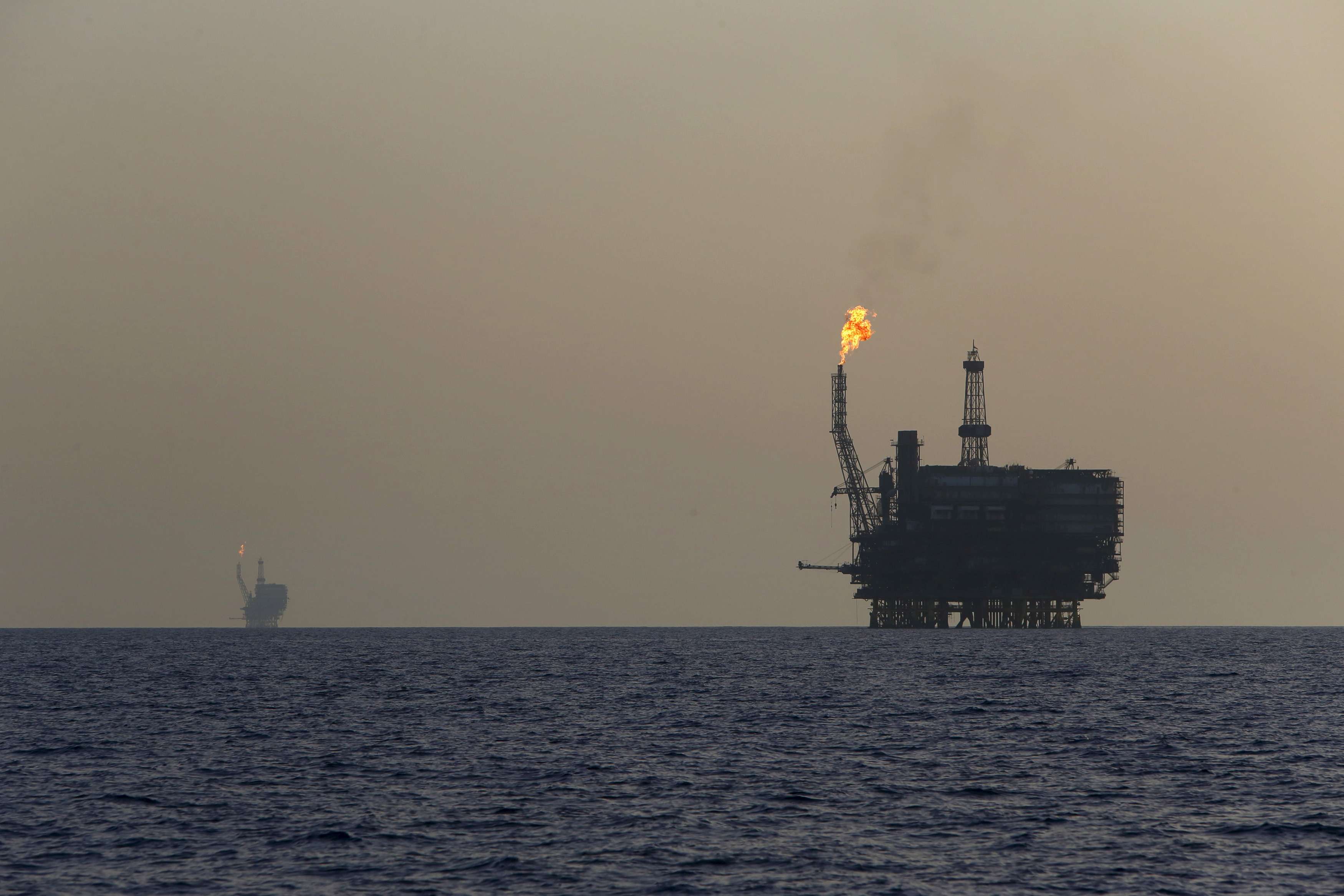 Plataforma de petróleo na Líbia (Foto: Reuters)