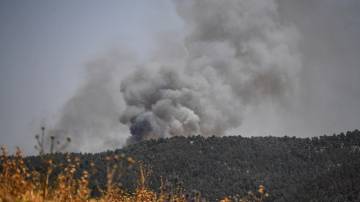 Fumaça é vista após ataques na fronteira do Líbano (REUTERS/Gil Eliyahu)