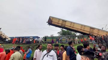 Colisão de trem em Darjeeling, na Índia 17/6/2024 REUTERS/Stringer