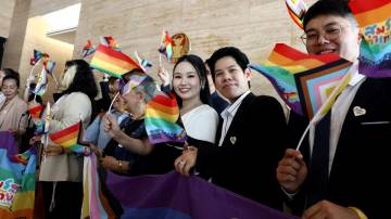 Comunidade LGBTQ+ em Bangkok (REUTERS/Chalinee Thirasupa)