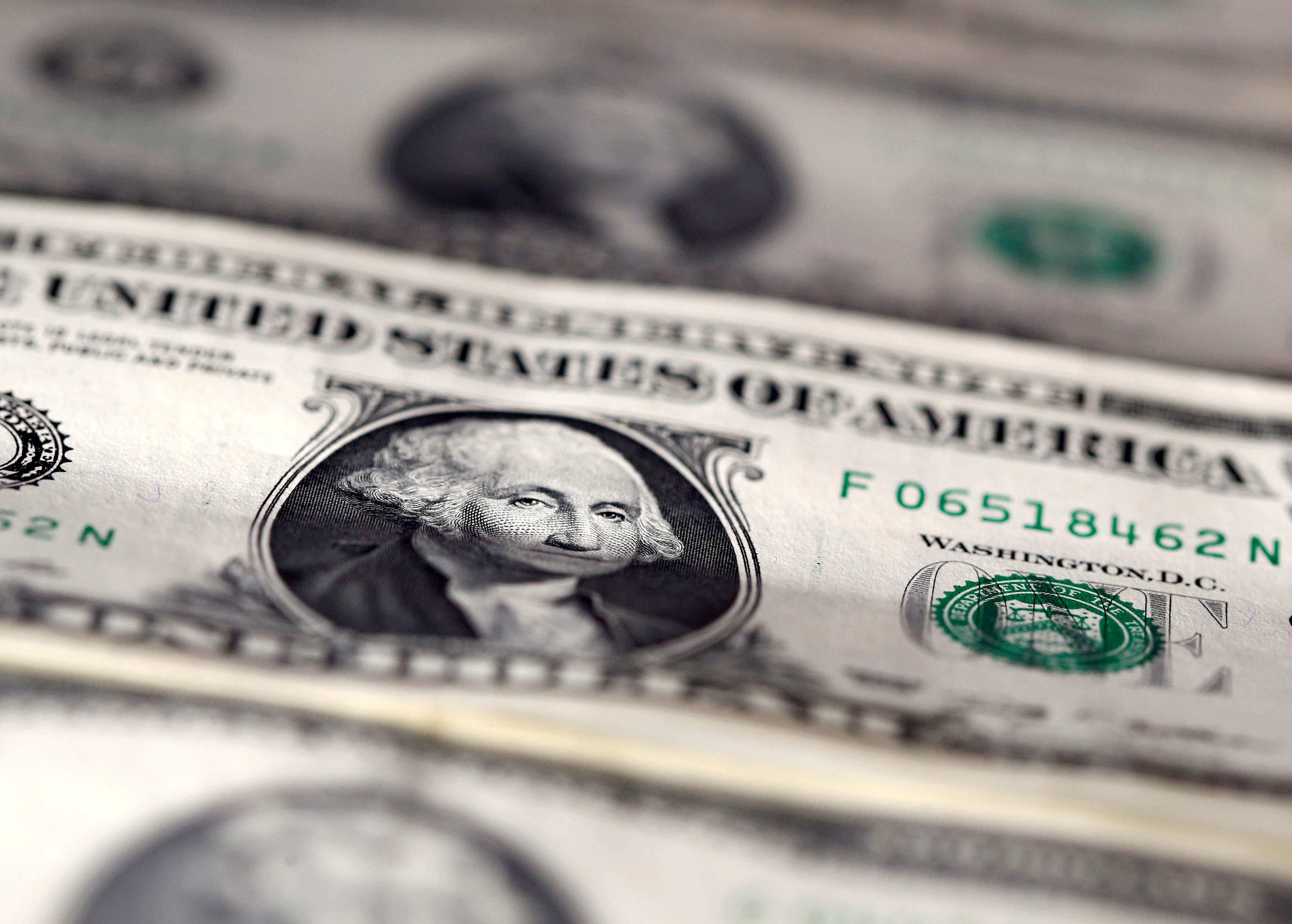 Notas de dólar em foto de ilustração (Foto: Dado Ruvic/Ilustração/Reuters)