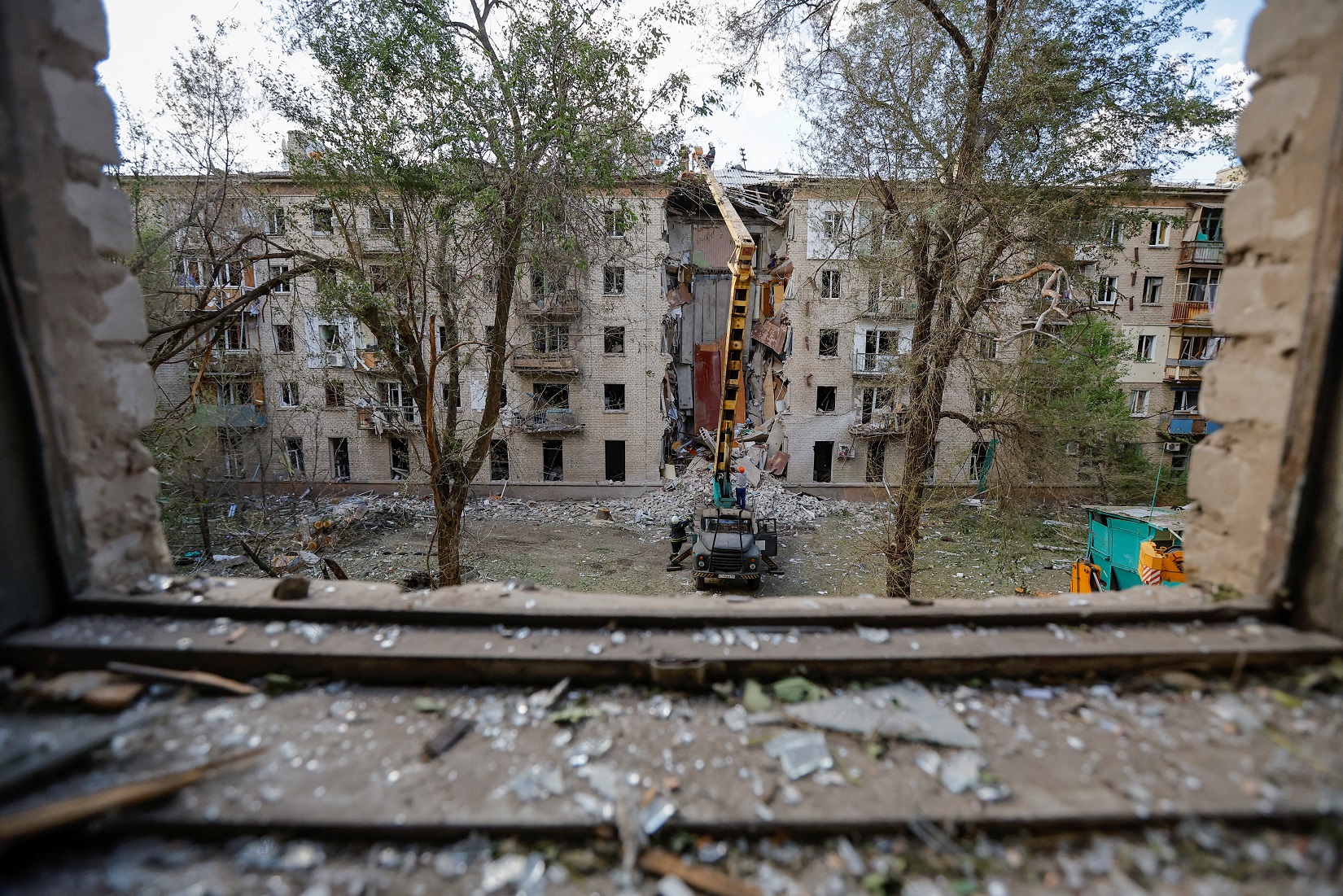 Área atingida por bombardeio recente em Luhansk, região ucraniana controlada pela Rússia
07/06/2024
REUTERS/Alexander Ermochenko