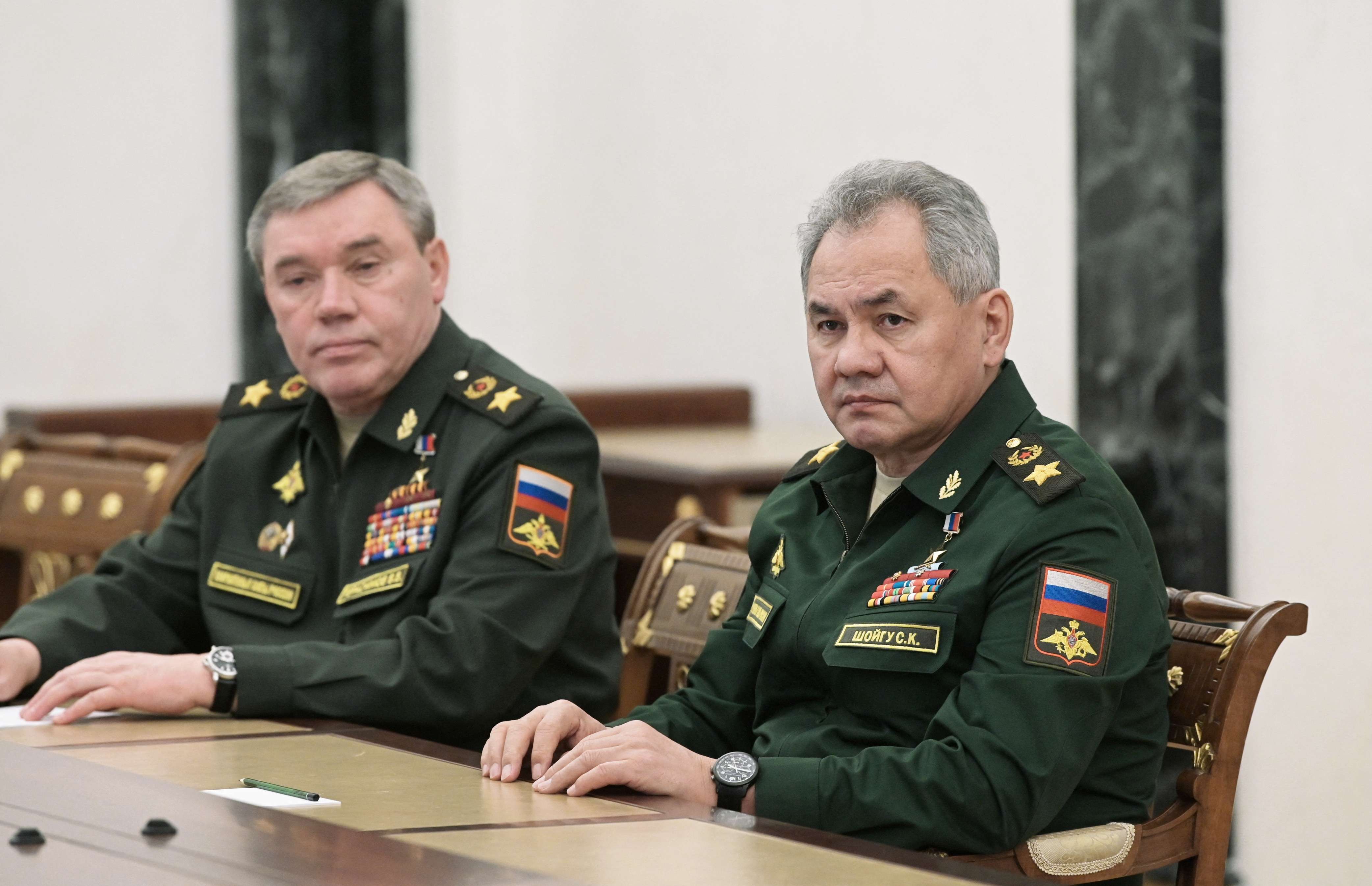 Sergei Shoigu e Valery Gerasimov em Moscou - 27/2/2022 (Foto: Sputnik/Aleksey Nikolskyi/Kremlin via Reuters)