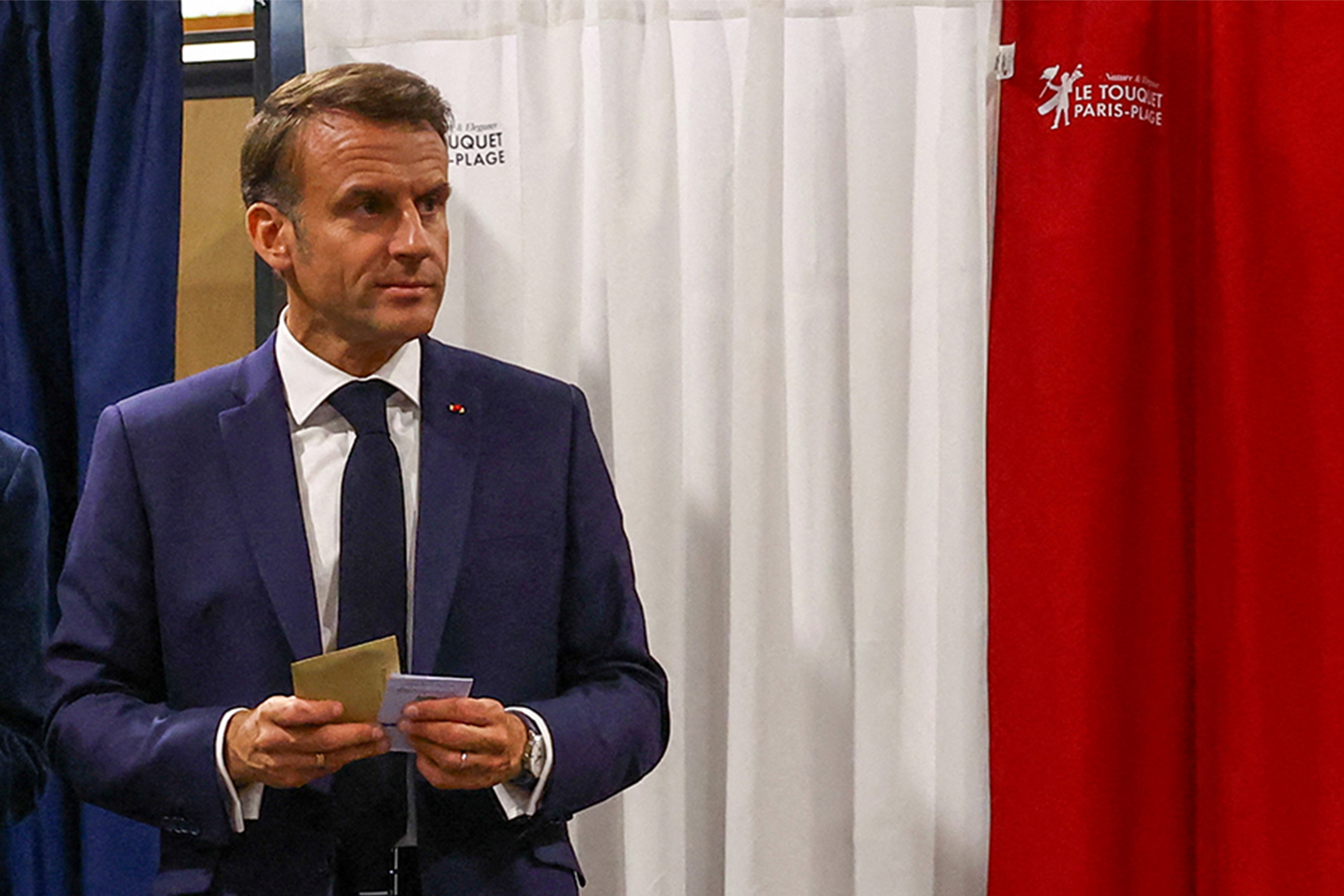 Emmanuel Macron durante votação para o Parlamento Europeu em Le Touquet, em 9 de junho (Hannah McKay/AFP/Getty Images)