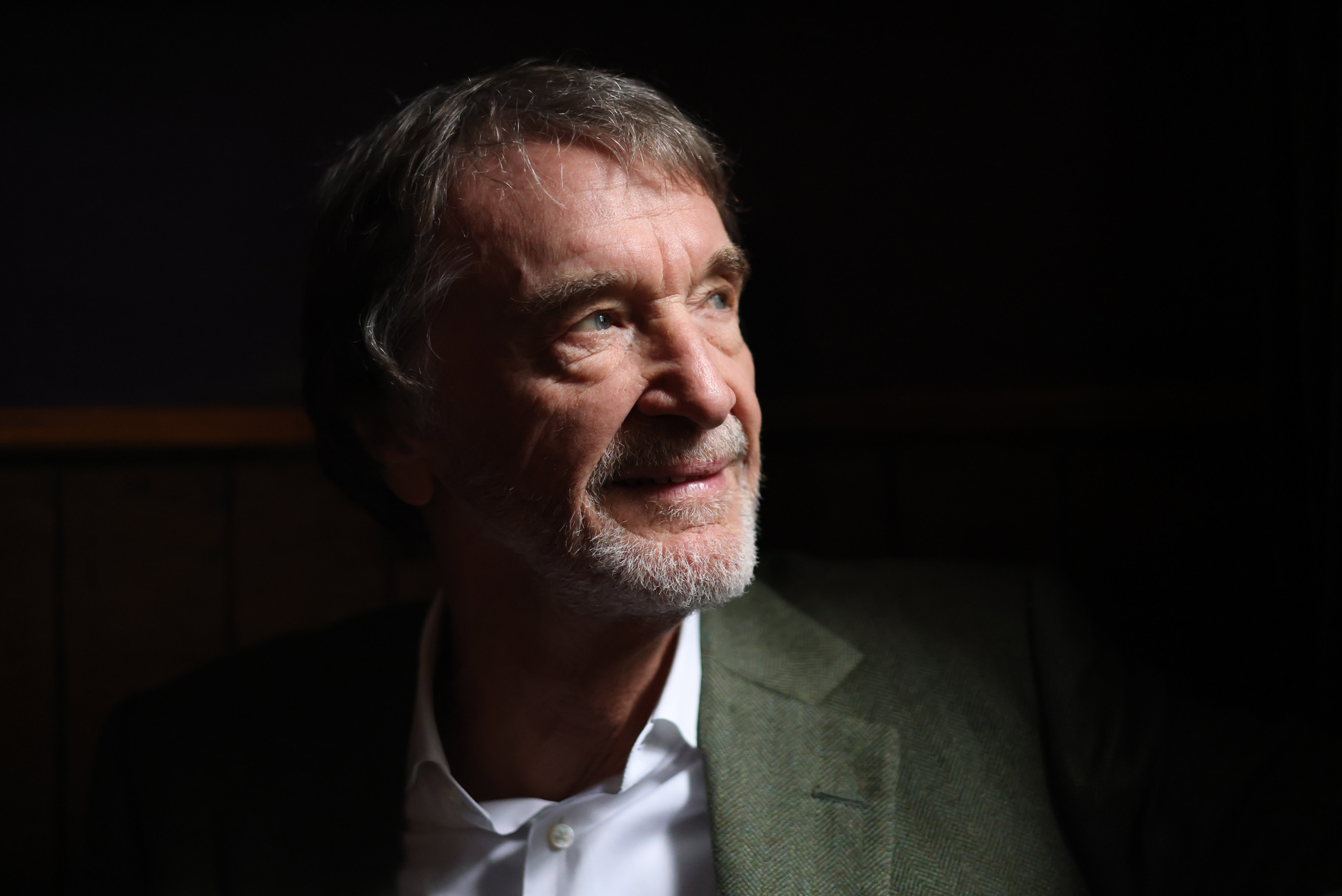 Jim Ratcliffe ganhou dinheiro com a indústria química. Agora ele assumiu a revitalização de um dos maiores clubes de futebol do mundo (Hollie Adams/Bloomberg)