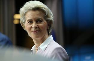 Ursula von der Leyen, presidente da Comissão Europeia, em uma coletiva de imprensa no primeiro dia da cúpula de líderes da União Europeia (UE) na sede do Conselho Europeu em Bruxelas, Bélgica, na quinta-feira, 23 de junho de 2022 (Bloomberg)