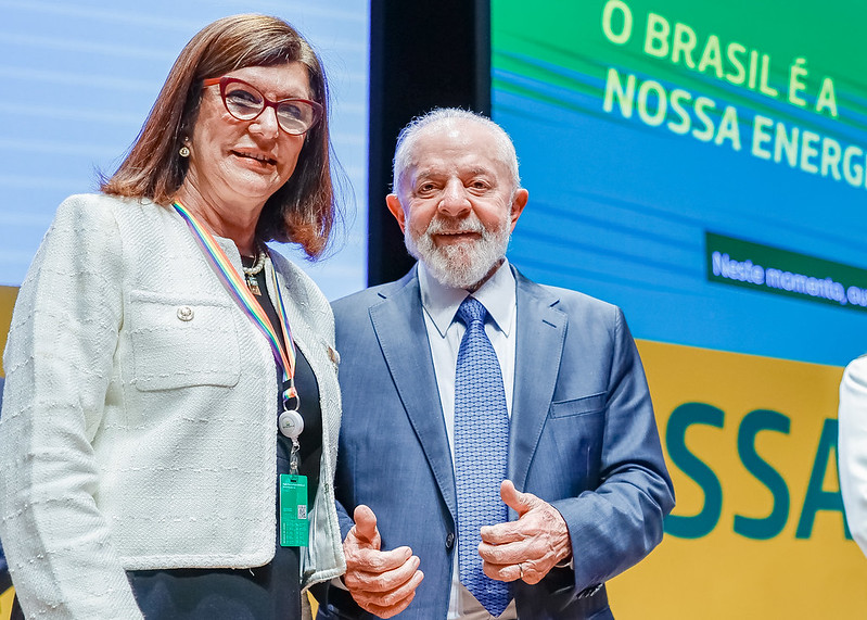 O presidente Luiz Inácio Lula da Silva (PT) e a presidente da Petrobras, Magda Chambriard, durante solenidade de posse da nova comandante da estatal (Foto: Ricardo Stuckert / PR)