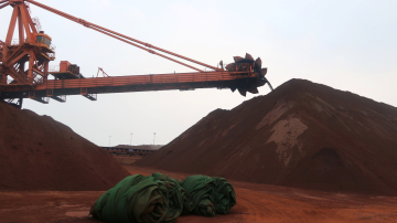 Minério de ferro no porto de Dalian, China