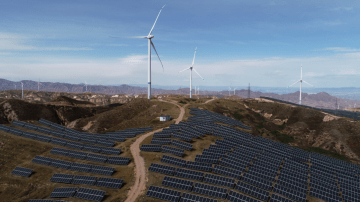 Parque híbrido, com turbinas eólicas e painéis fotovoltaicos, em empreendimento da Spic