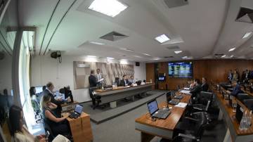 Sessão da CCJ presidida pelo senador Davi Alcolumbre (Foto: Saulo Cruz/Agência Senado)