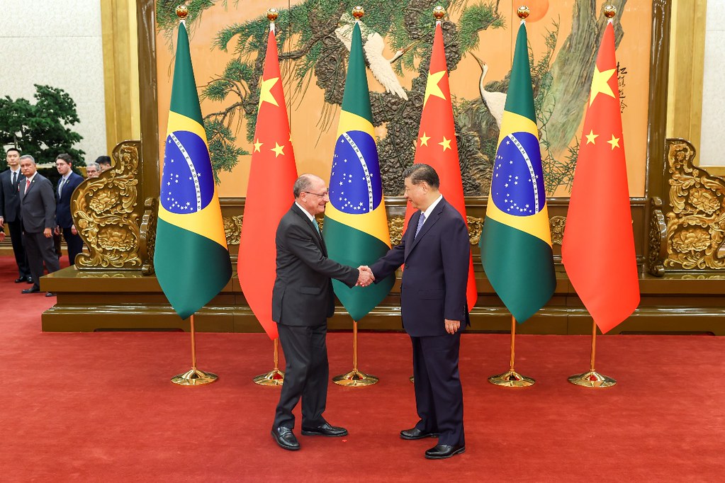 Geraldo Alckmin (PSB), vice-presidente da República, e Xi Jinping, presidente da China, em Pequim (Foto: Flickr/MDIC)