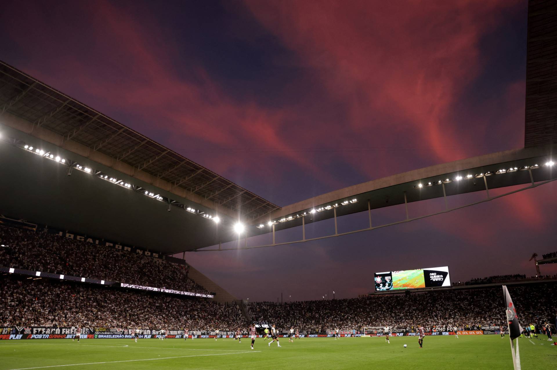 Corinthians nega contato oficial de interessada em aquisição do clube