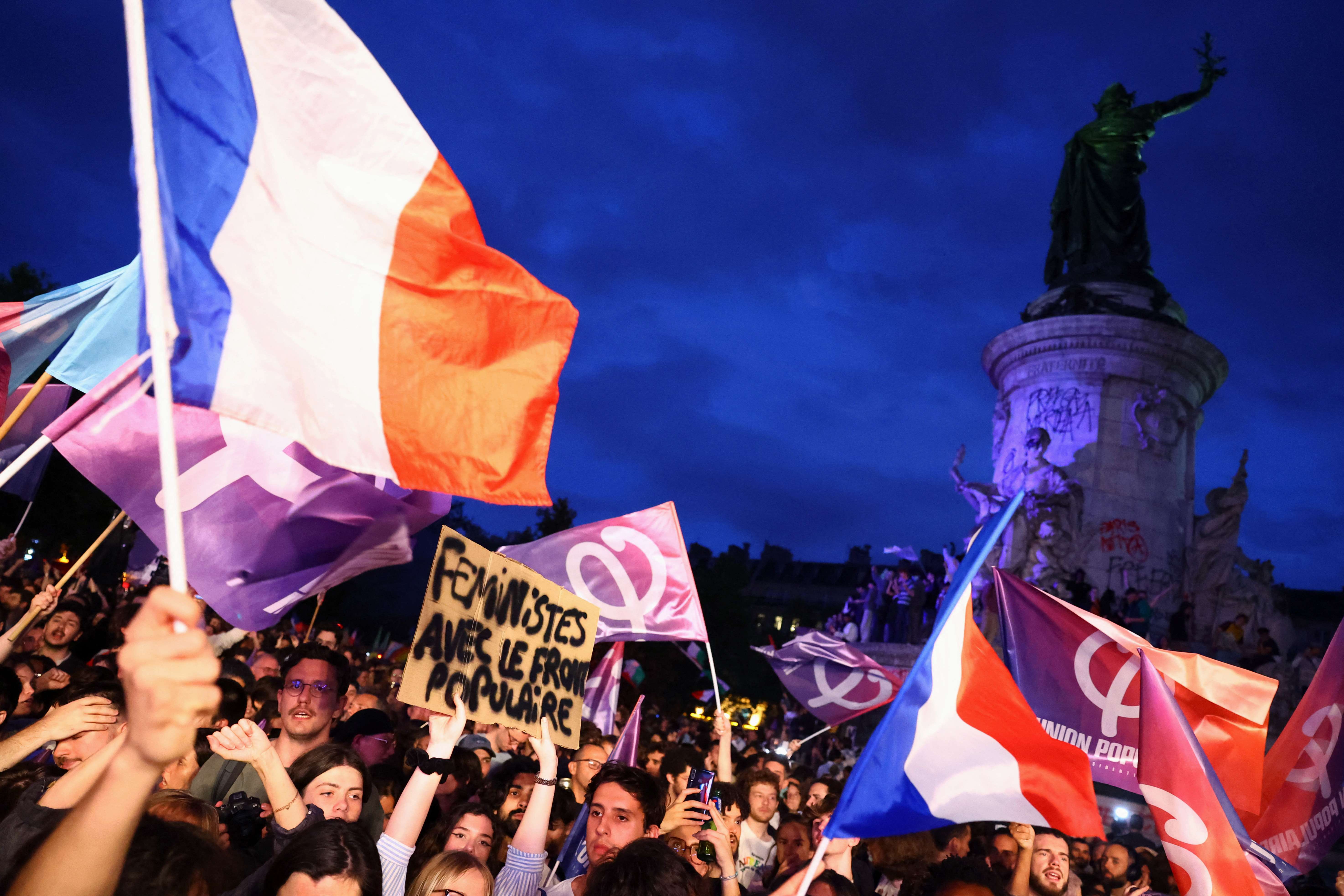 Manifestantes contra extrema-direita em 
 Paris - 30/6/2024 (Foto: Fabrizio Bensch/Reuters)