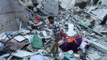 Ataque israelense no centro de Gaza (REUTERS/Ramadan Abed)