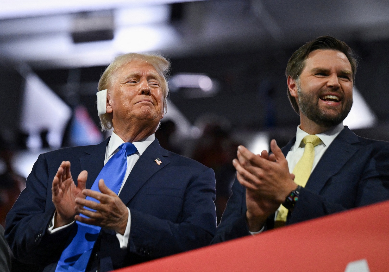 Candidato republicano à Presidência dos EUA, Donald Trump, ao lado de seu candidato a vice, J.D. Vance, durante Convenção do Partido Republicano dos EUA em Milwaukee
16/07/2024 REUTERS/Callaghan O'hare