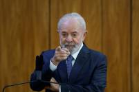 Presidente Luiz Inácio Lula da Silva gesticula no Palácio do Planalto, em Brasília (REUTERS/Adriano Machado)