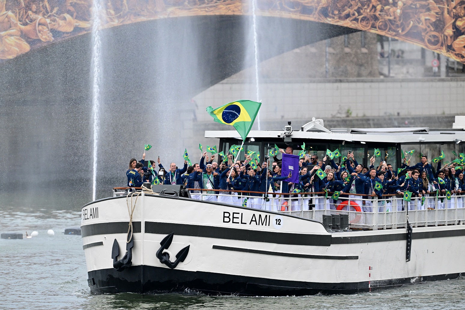 Olimpíadas: chuva afeta jogos em Paris após cerimônia de abertura encharcada