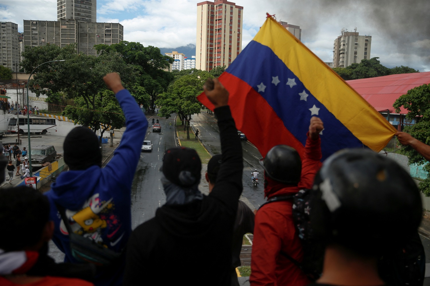 Protestos eclodem em Caracas após Maduro reivindicar vitória em reeleição