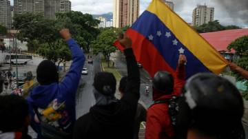 Apoiadores da oposição venezuelana protestam após anúncio de reeleição de Nicolás Maduro. 29/07/2024. (Foto: REUTERS/Leonardo Fernandez Viloria)