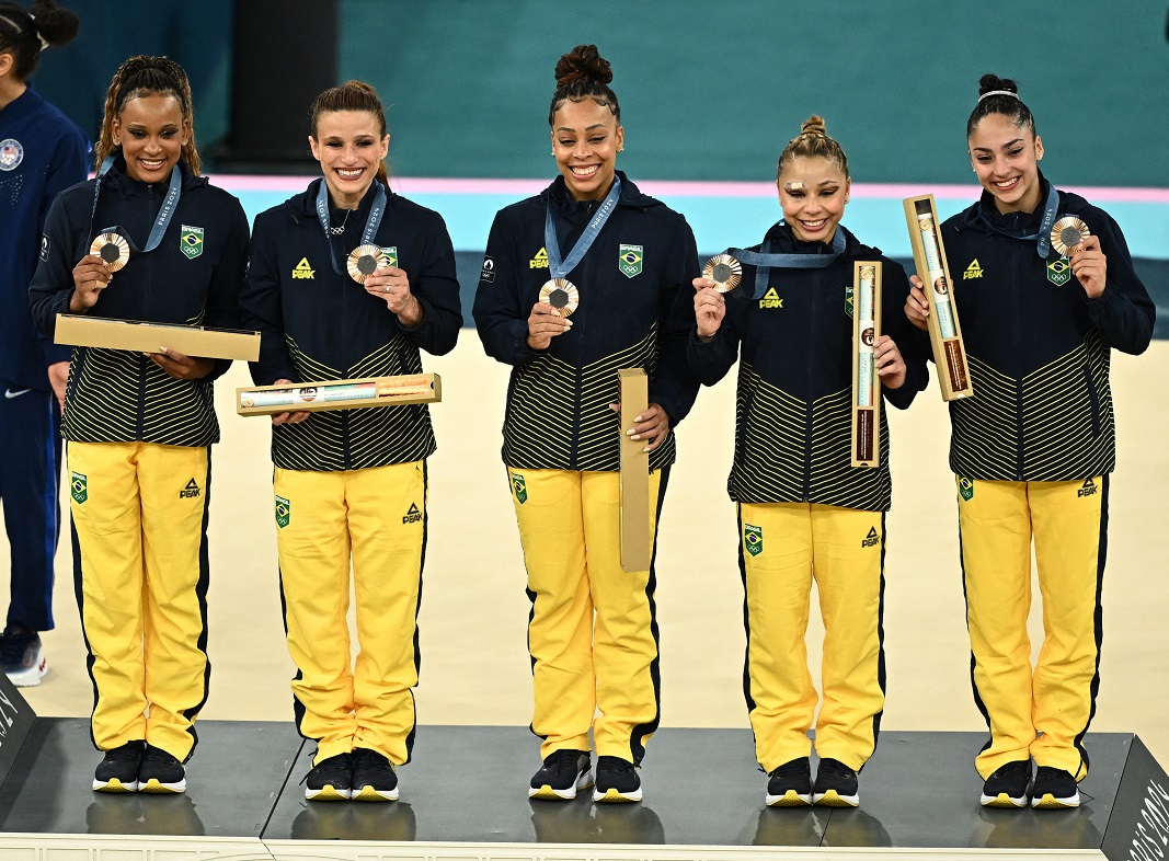 Brasil vence medalha de bronze na ginástica artística por equipes feminina