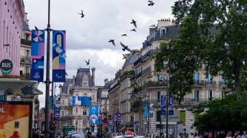 A sinalização por toda Paris faz com que os moradores se preparem para os Jogos Olímpicos. (Foto: Andy Cheung / Bloomberg/ Getty Images Europa)