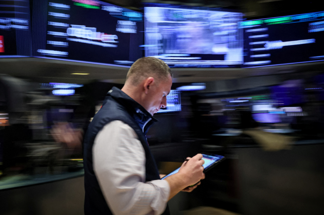 Operadores na bolsa de Nova York (REUTERS/Brendan McDermid/File Photo)

