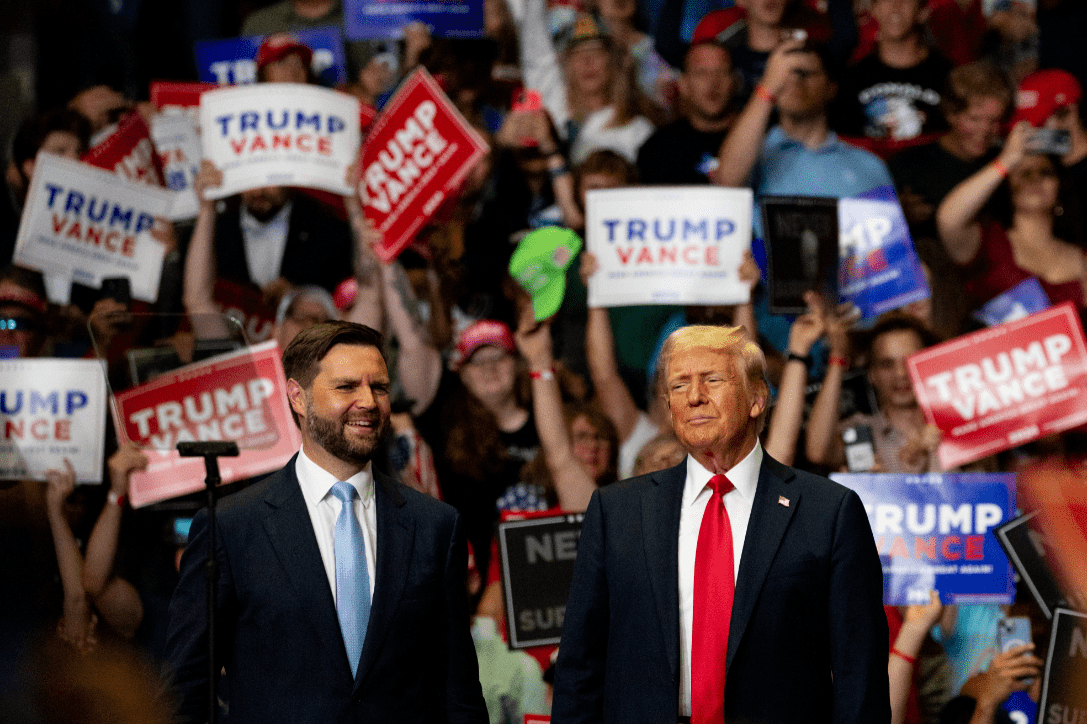 JD Vance e Donald Trump (Foto: Bloomberg)