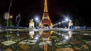 Foto noturna da Torre Eiffel