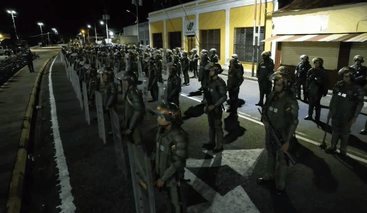 Forças Armadas da Venezuela começam patrulhamento ostensivo nas ruas