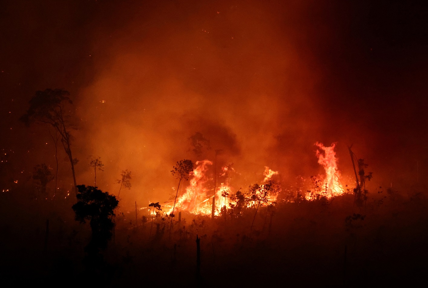 Incêndio em trecho da floresta amazônica perto de Manicore, no Amazonas
03/08/2023
REUTERS/Leonardo Benassatto