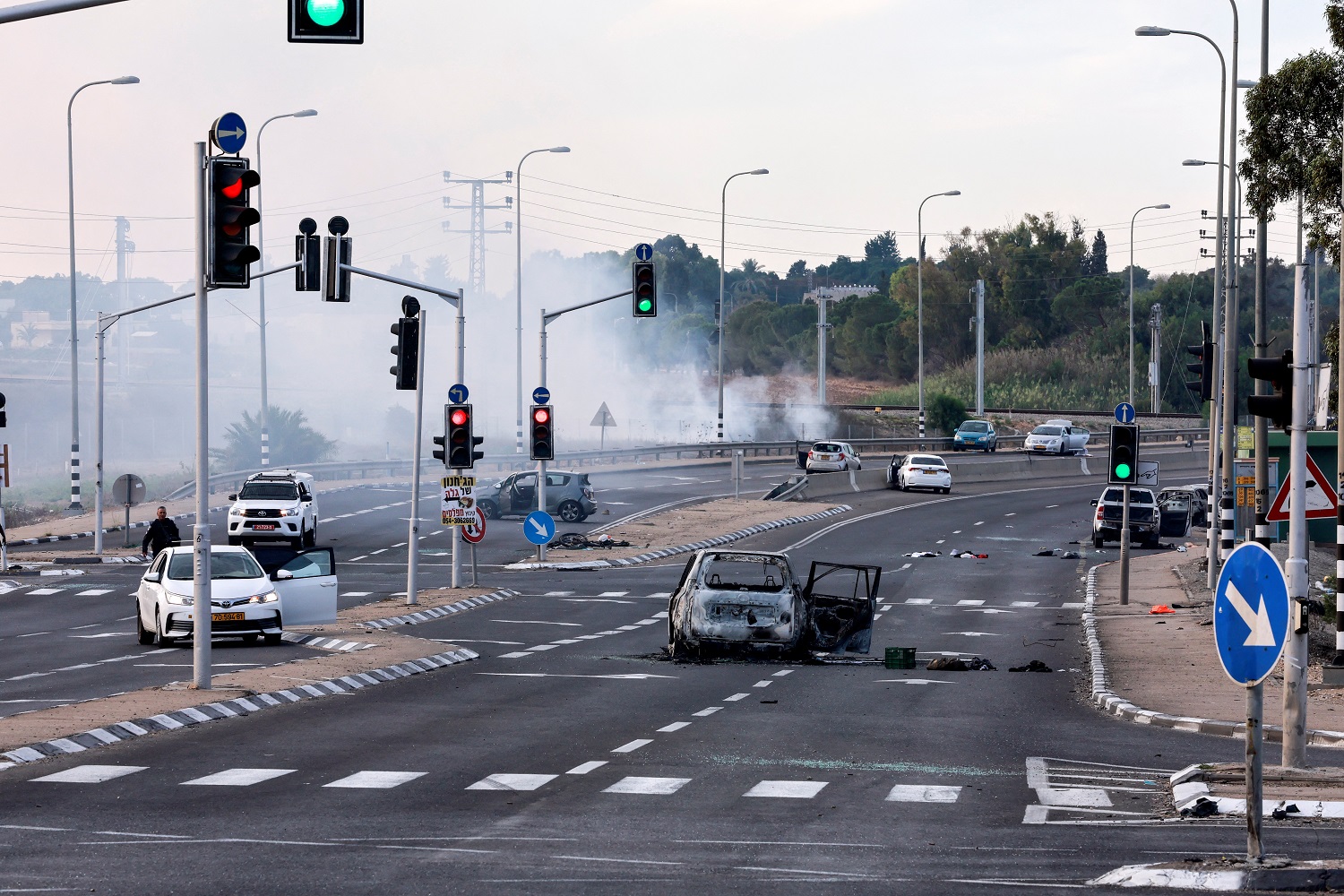 Vista de um cruzamento após ataque de combatentes do Hamas na área de Sderot, no sul de Israel
07/10/2023
REUTERS/Ammar Awad