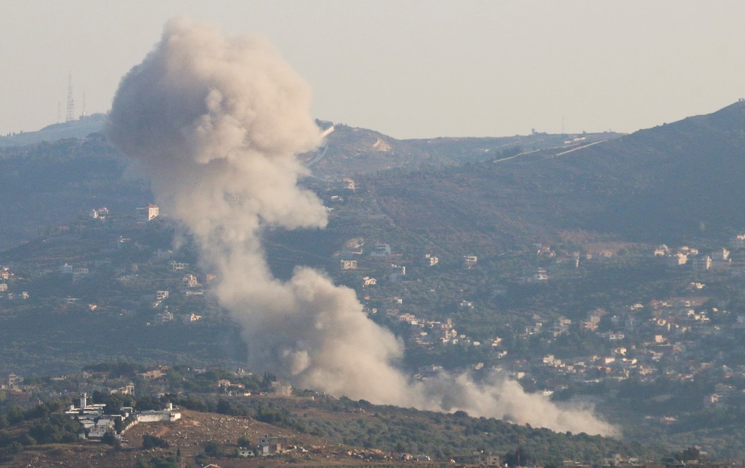 Fumaça sobe de Kfar Kila, em meio às hostilidades transfronteiriças entre o Hezbollah e as forças israelenses, conforme fotografado de Marjayoun, perto da fronteira com Israel
06/08/2024
REUTERS/Karamallah Daher