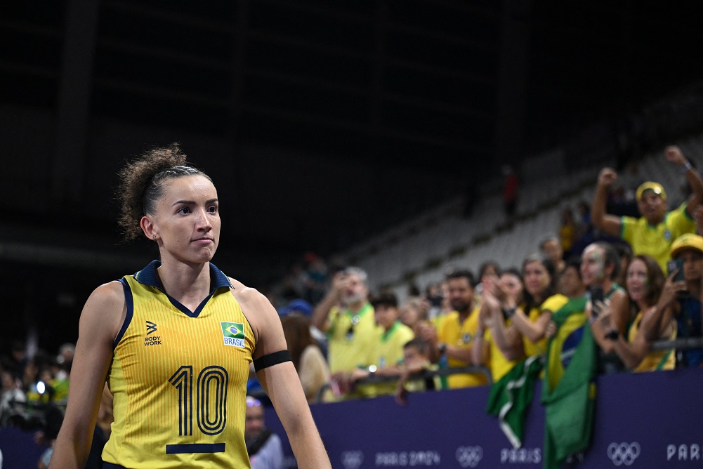 Brasil perde dos EUA na semi do vôlei feminino; veja quando será disputa pelo bronze