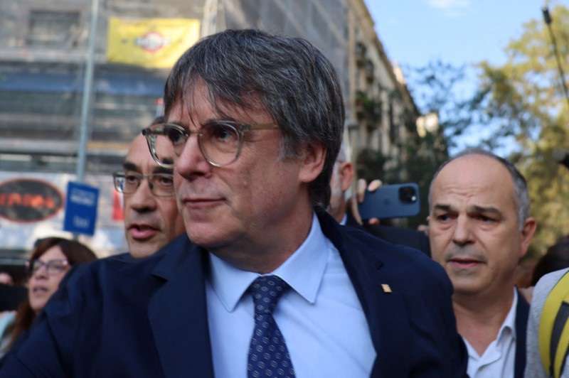 Separatista catalão Puigdemont escapa da polícia e foge de novo para a Bélgica