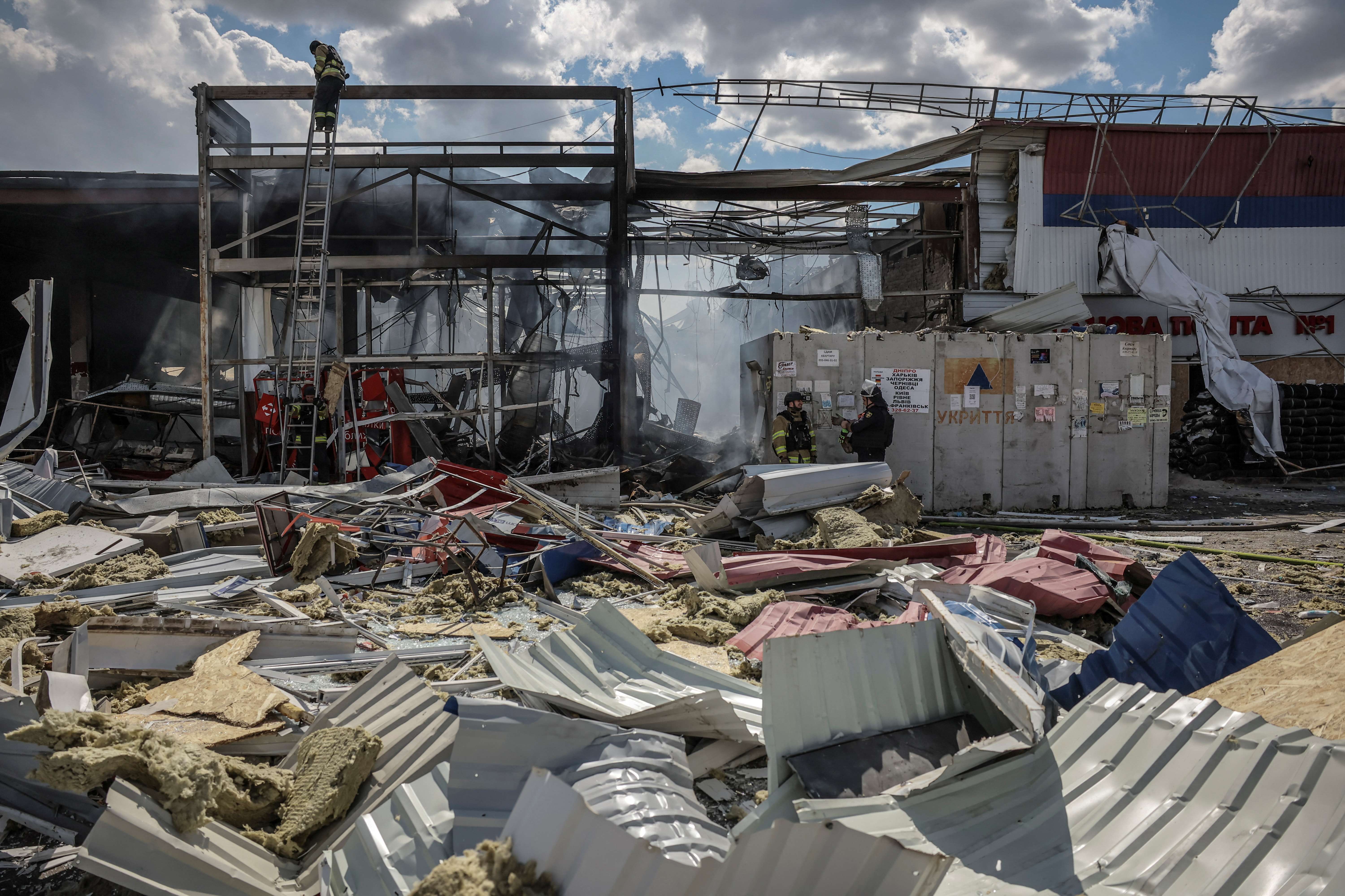 Ataque russo a supermercado na Ucrânia deixa 10 mortos e 35 feridos