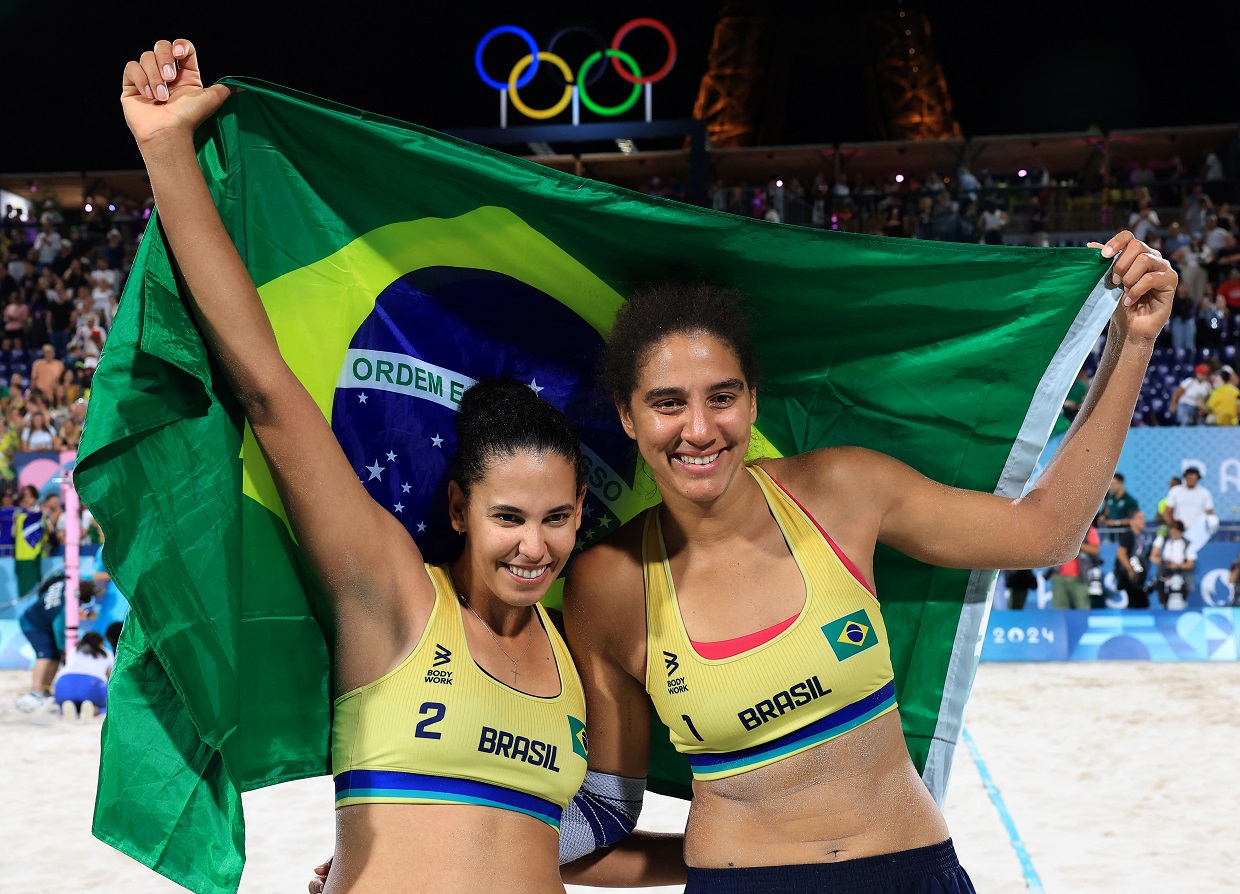 Ouro para o Brasil em Paris! Ana Patrícia e Duda são campeãs no vôlei de praia