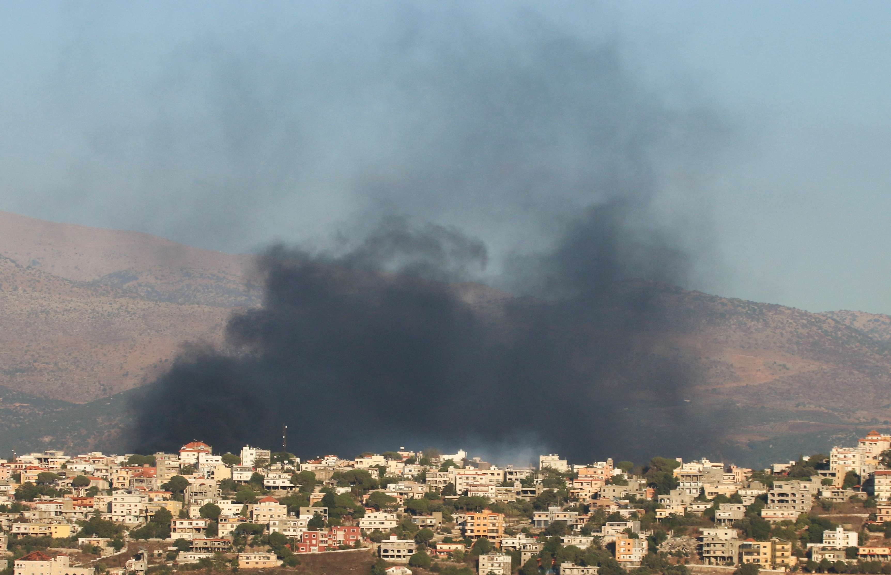 Ataques israelenses no Líbano matam seis combatentes e uma criança, segundo fontes