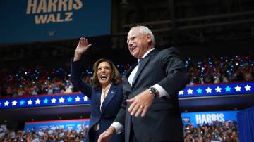 Kamala Harris e Tim Walz em 6 de agosto. Fotógrafo: Andrew Harnik/Getty Images