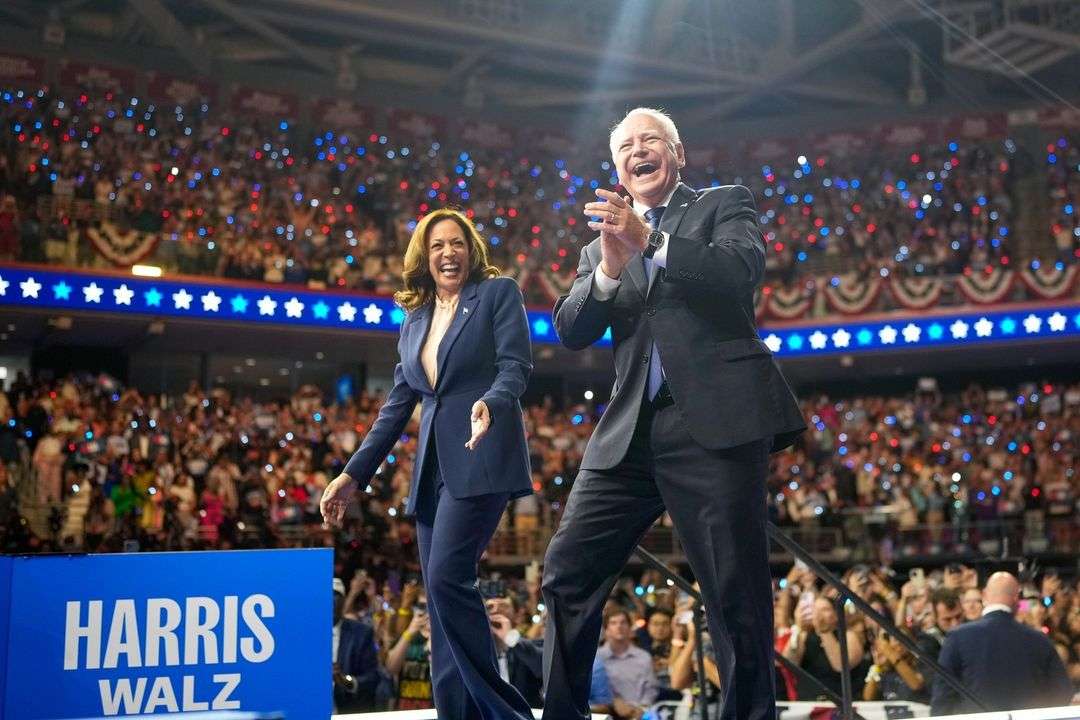 A candidata Kamla Harris e seu vice, Tim Walz, em evento de campanha (Foto: Instagram de Tim Walz/@timwalz)