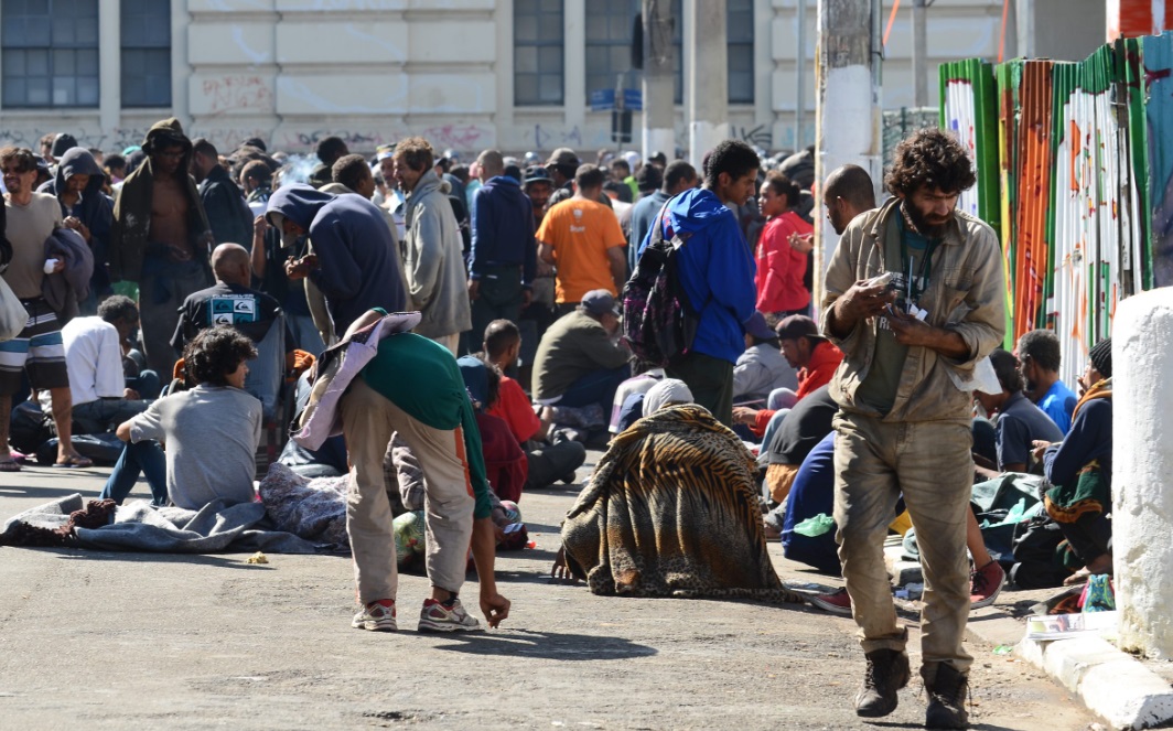 Usuários de drogas e dependentes químicos na região da Cracolândia, no centro de São Paulo (SP) (Foto: Rovena Rosa/Agência Brasil)