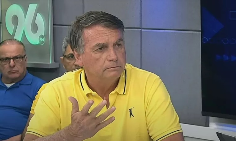 O ex-presidente Jair Bolsonaro (PL), em entrevista a uma emissora de rádio de Natal (RN) (Foto: Reprodução/YouTube)