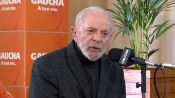 O presidente Luiz Inácio Lula da Silva (PT), em entrevista à Rádio Gaúcha (Foto: Reprodução/YouTube)