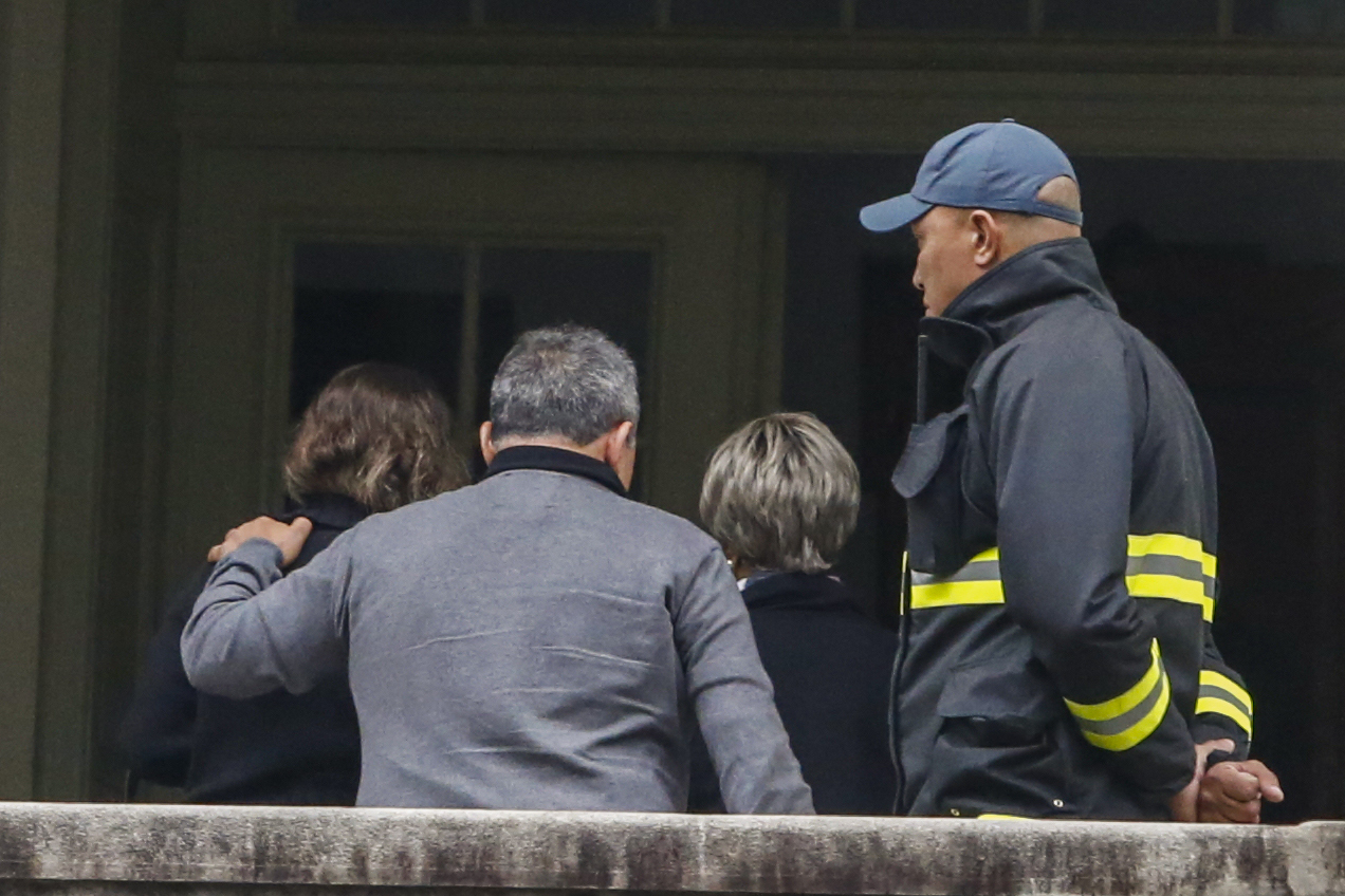 São Paulo (SP) 10/08/2024 – Familiares das vítimas do acidente aéreo que envolveu avião da Voepass que ocorreu em Vinhedo, chegando ao Instituto médico legal (IML).
Foto: Paulo Pinto/Agência Brasil