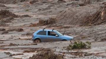 Rompimento de barragem da Samarco no município de Mariana, em Minas Gerais, ocorreu em novembro de 2015 (Foto: Antonio Cruz/Agência Brasil)