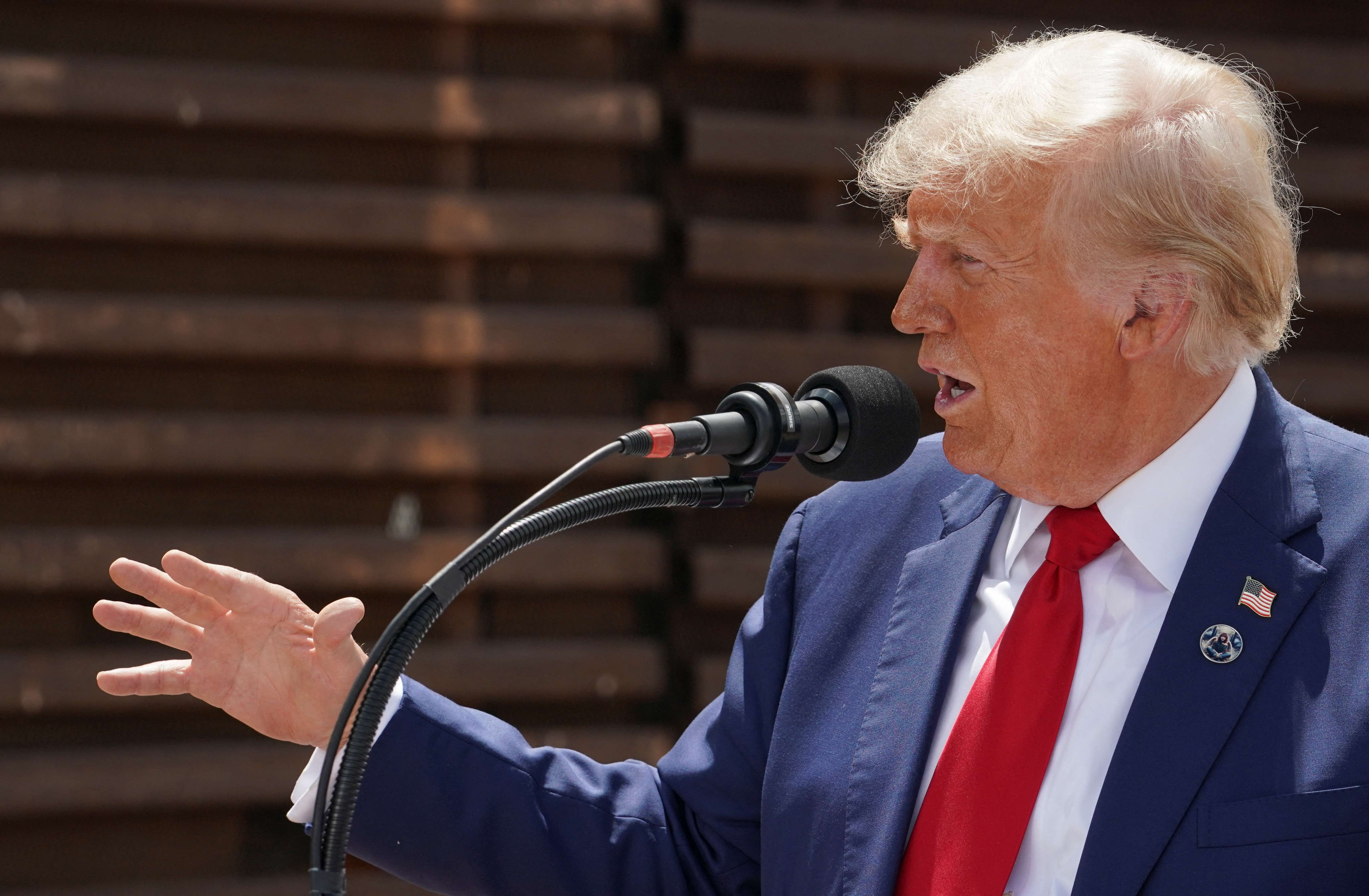 Trump na Carolina do Norte: Escândalo de Aliado Revelado!