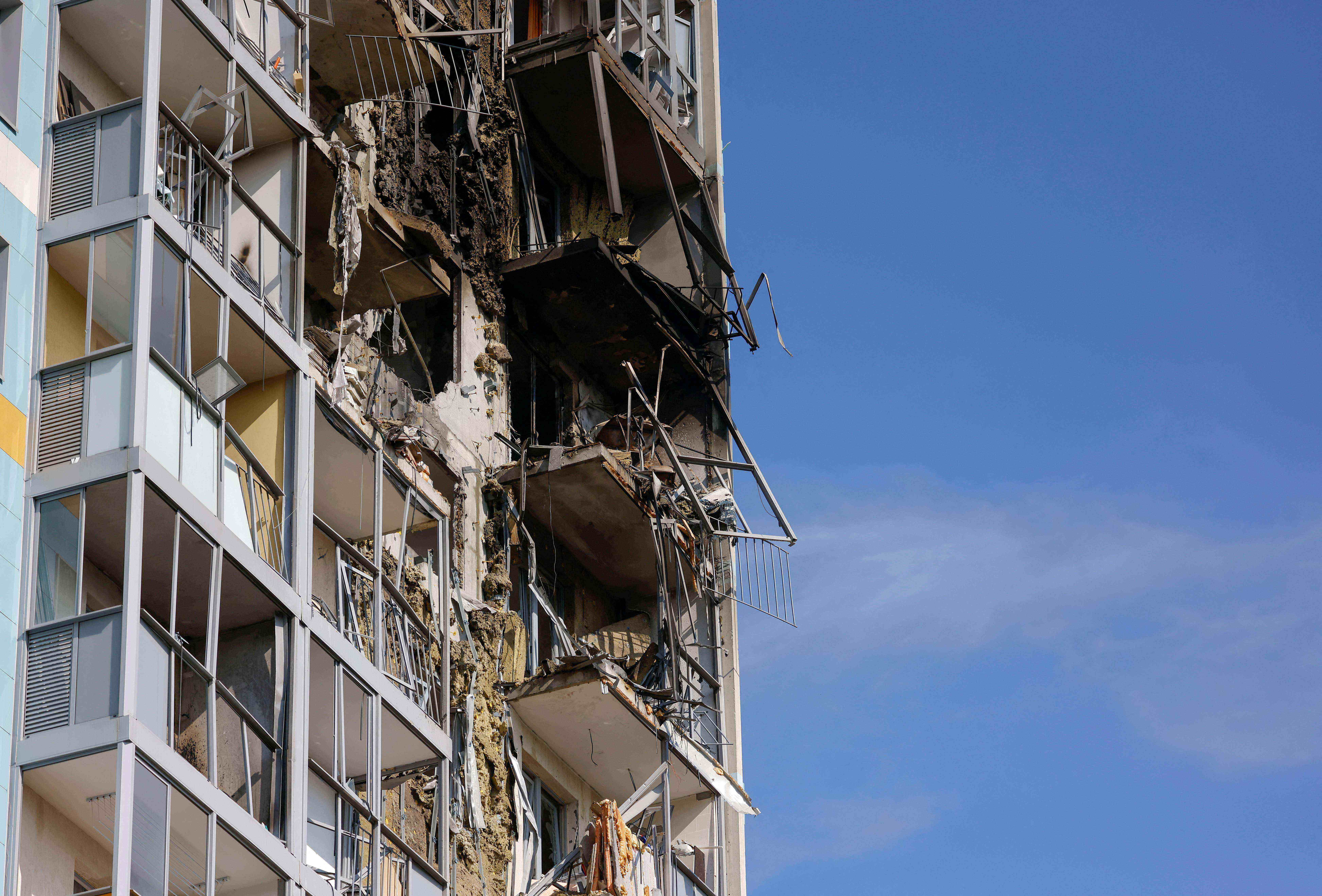 Prédio residencial danificado por suposto ataque ucraniano com drones em Ramenskoye, na região de Moscou - 10/09/2024 (Foto: Maxim Shemetov/Reuters)