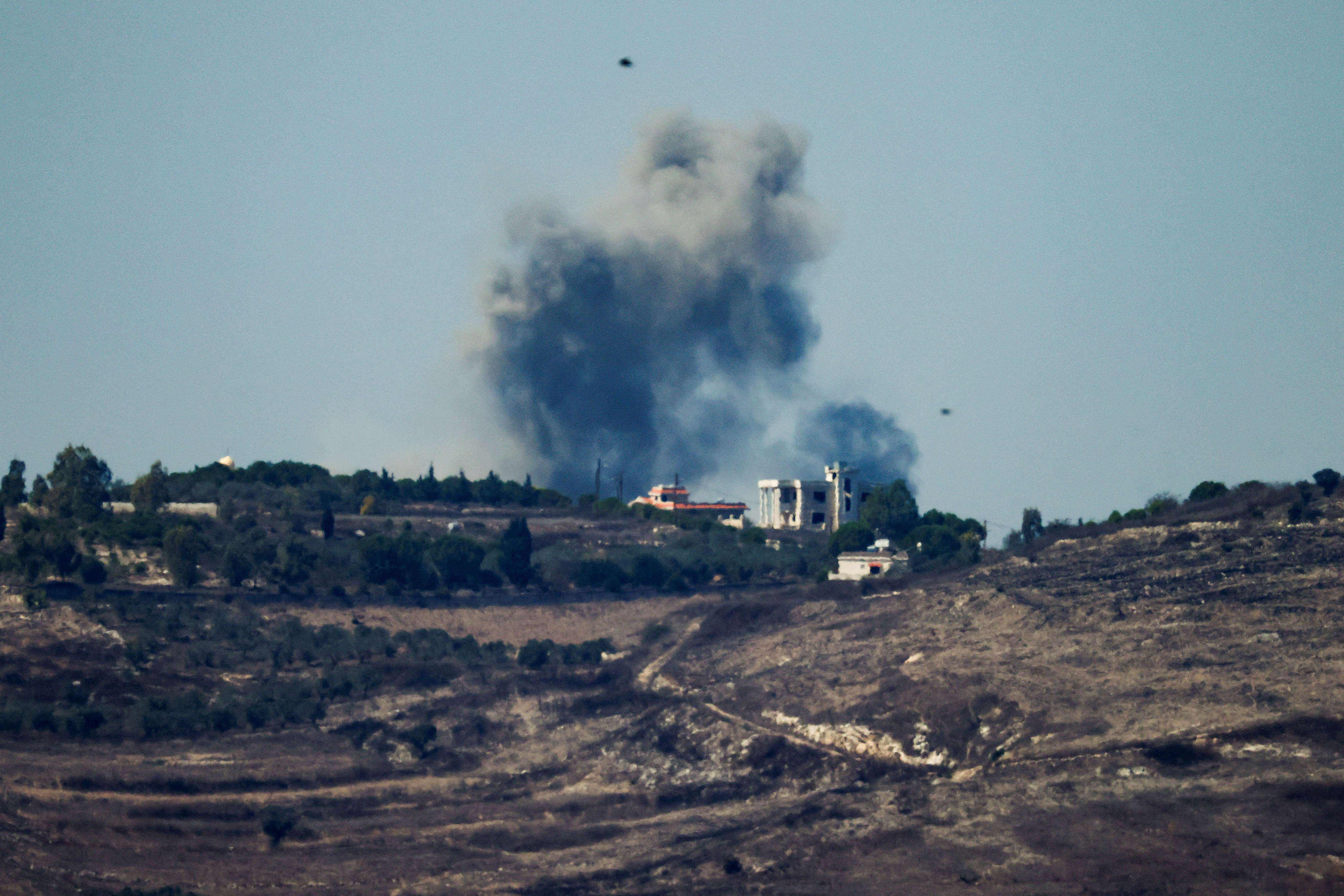 Fumaça sobe após ataques aéreos da Força Aérea Israelense em vilas do sul do Líbano 30/09/2024 (Foto: Jim Urquhart/Reuters)