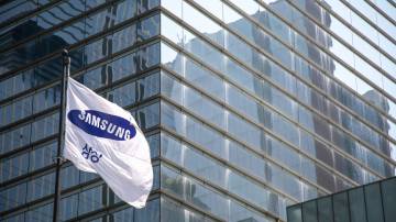 Bandeira da Samsung tremula na sede da empresa em Seul (Jean Chung/Bloomberg)