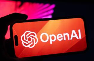 Símbolo do assistente virtual da OpenAI em um smartphone em Riga, Letônia, na sexta-feira, 16 de agosto de 2024 (Andrey Rudakov/Bloomberg)