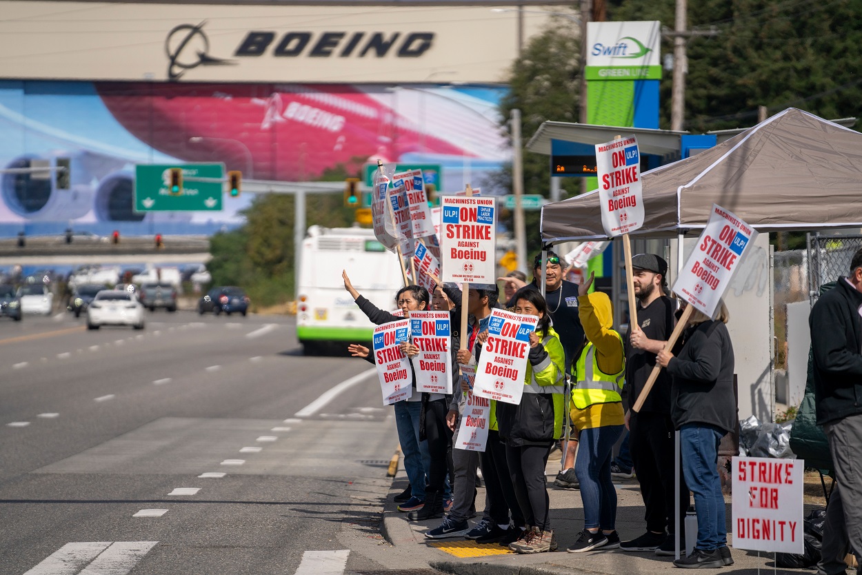 Boeing: Aumento Salarial de 35% em 4 Anos para Encerrar Greve!